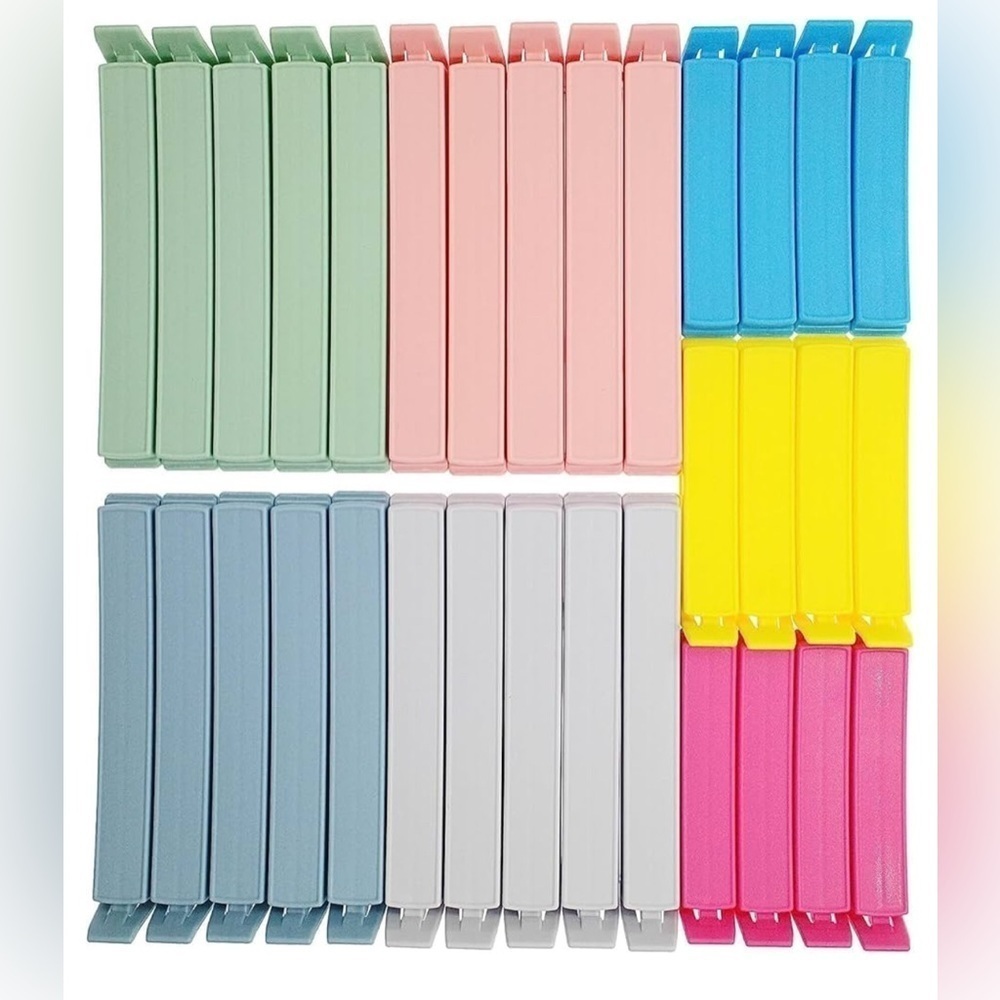 NEW 32-Piece Plastic Chip Clips